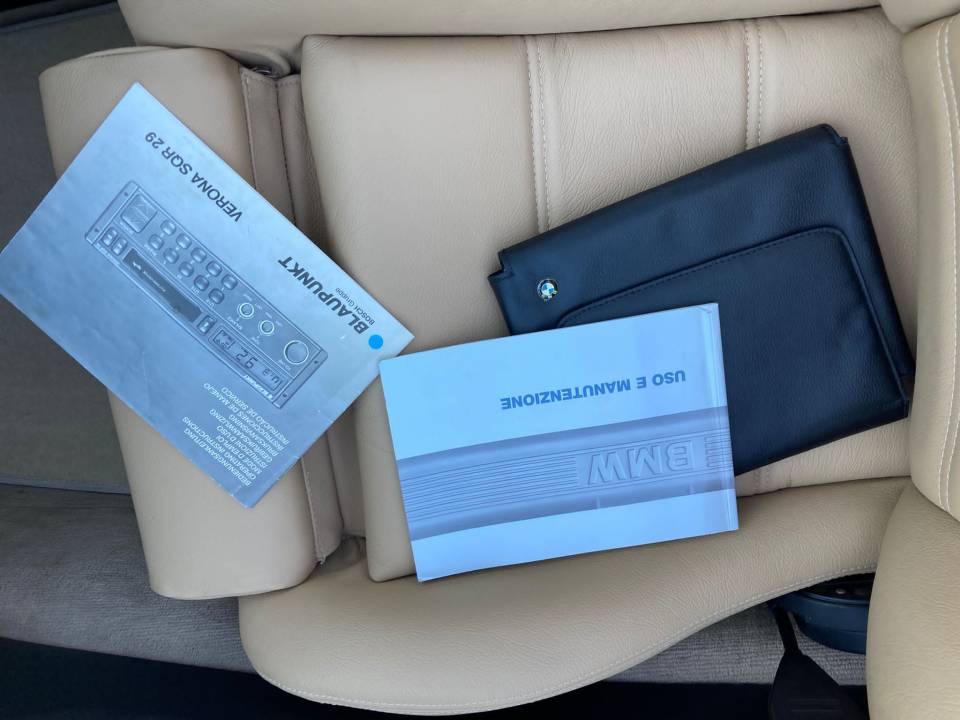 Image 23/23 of BMW 320i (1989)