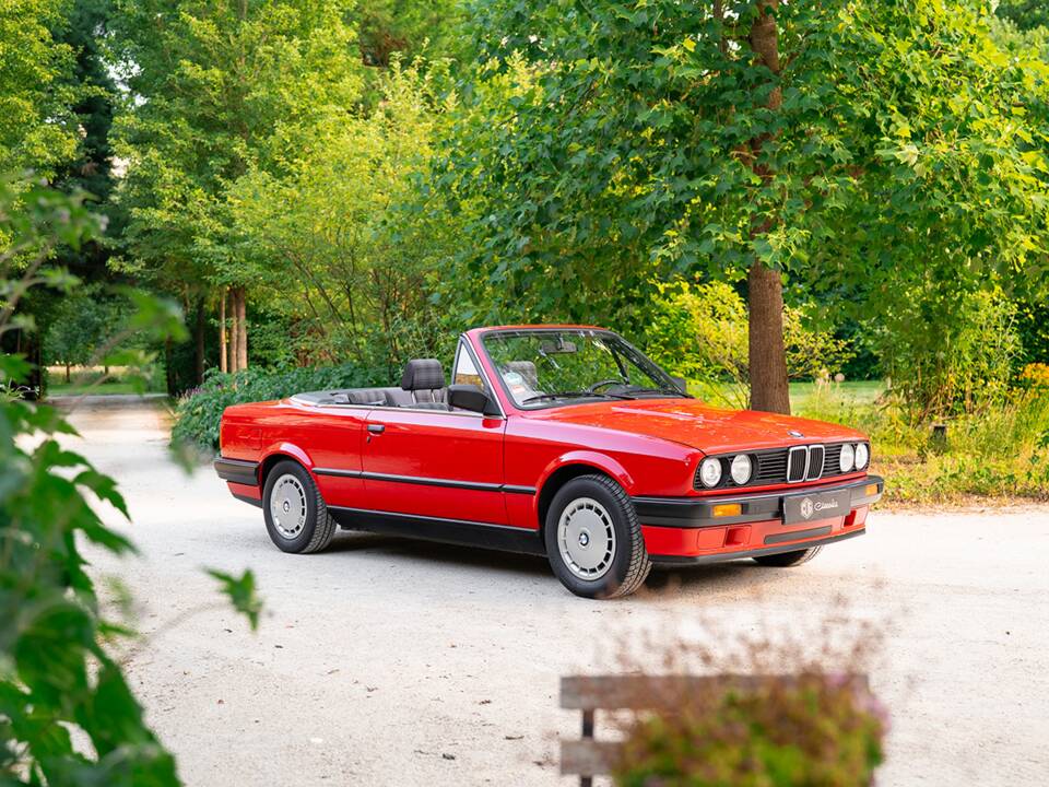 Immagine 1/33 di BMW 318i (1991)