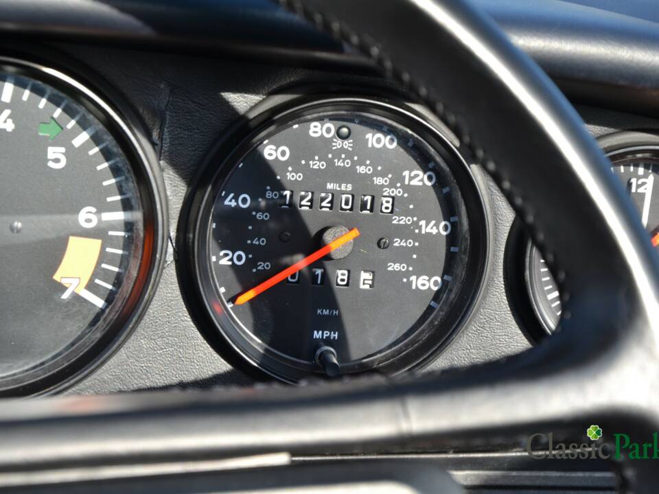 Image 46/50 of Porsche 911 Carrera 3.2 (1987)