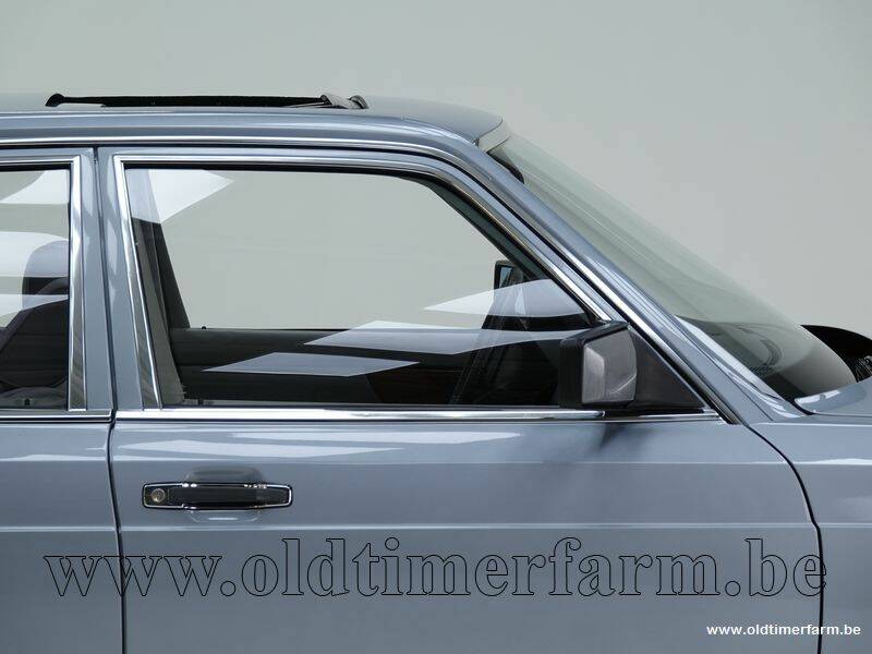 Image 13/15 de Mercedes-Benz 280 SE (1980)