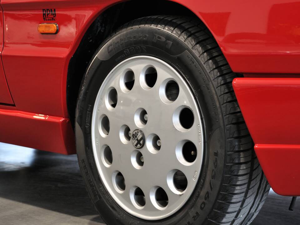 Imagen 20/30 de Alfa Romeo 1.6 Spider (1992)
