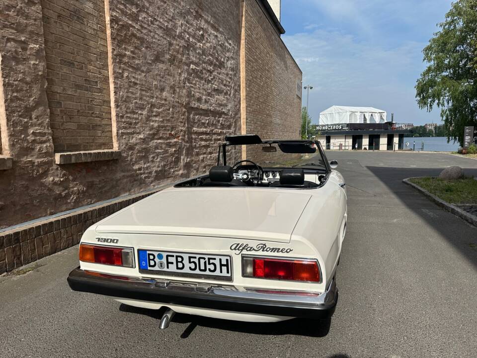 Image 50/63 of Alfa Romeo Spider 1300 Junior (1970)