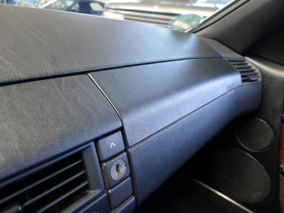 Image 43/47 of Mercedes-Benz 500 SL (1992)