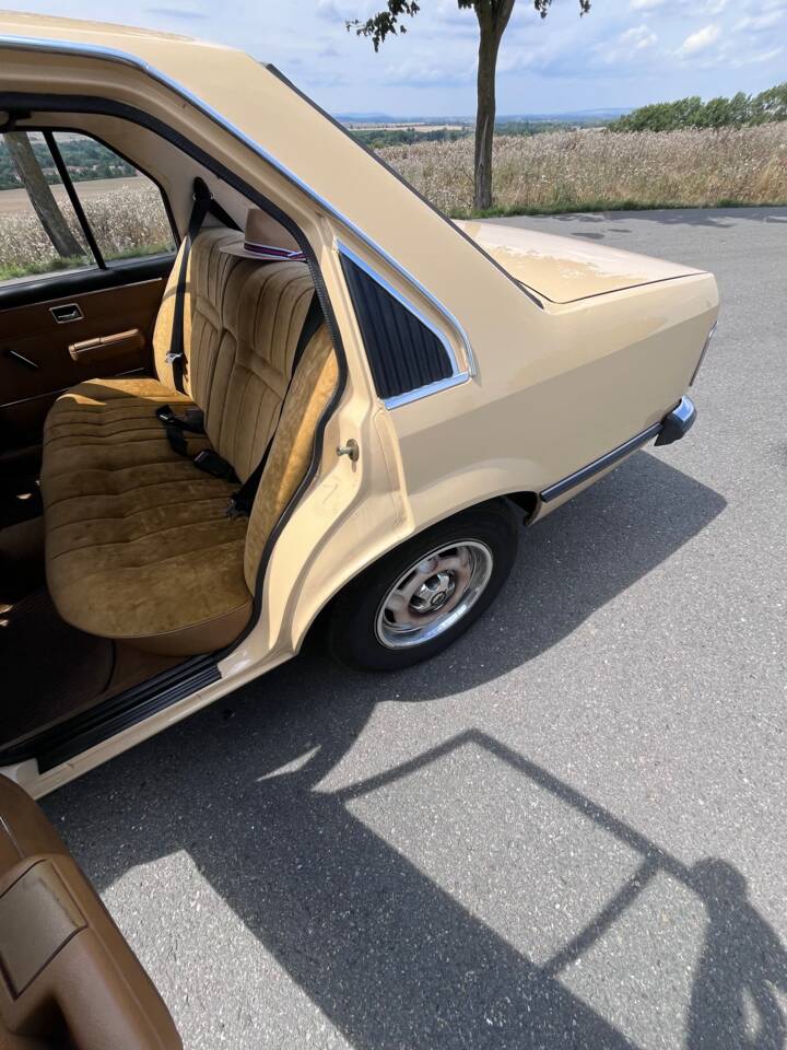 Immagine 21/39 di Opel Commodore 2,5 S (1981)