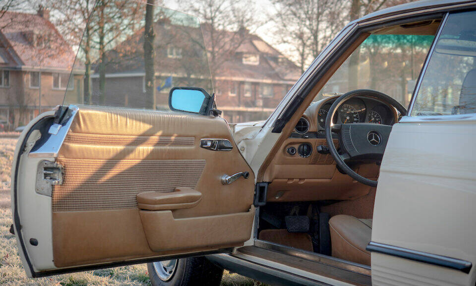 Immagine 5/7 di Mercedes-Benz 280 SLC (1975)