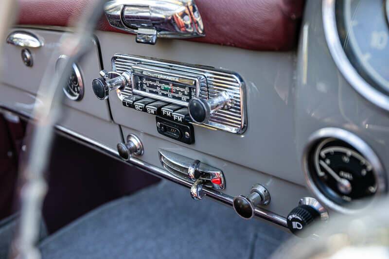 Image 14/46 of Mercedes-Benz 190 SL (1960)