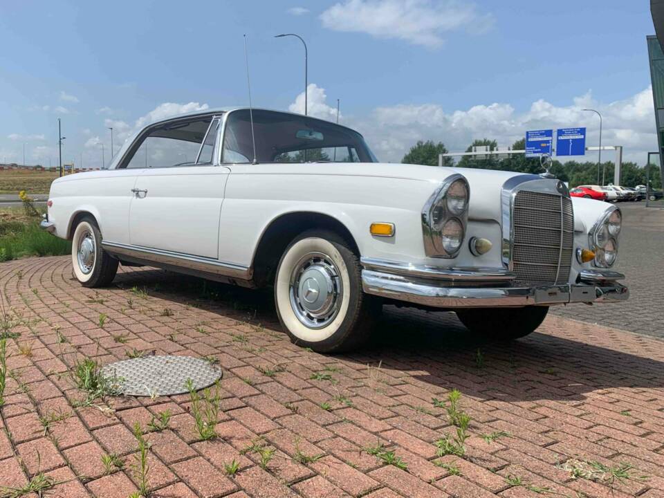 Afbeelding 4/8 van Mercedes-Benz 220 SE b (1963)