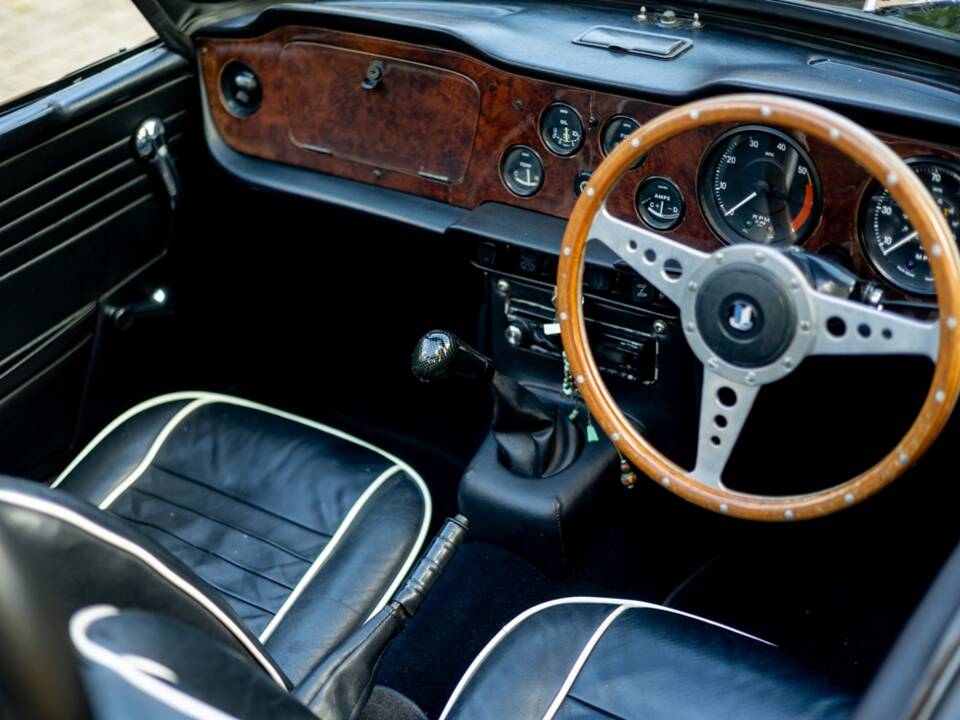 Image 4/15 of Triumph TR 6 (1970)