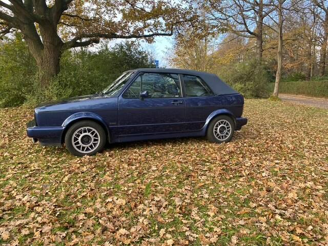 Image 23/24 of Volkswagen Golf I Cabrio GLi 1.8 (1991)