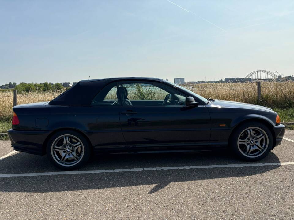 Immagine 2/6 di BMW 330Ci (2001)