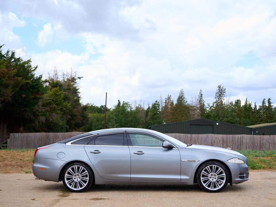 Bild 8/50 von Jaguar XJ 5.0 (2010)