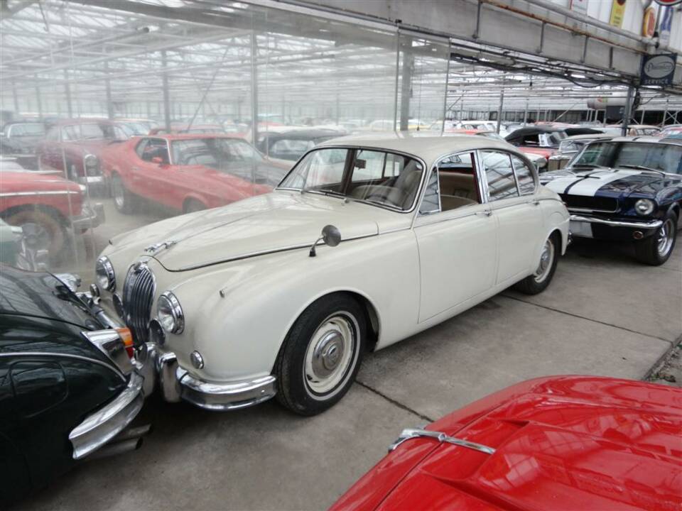 Image 25/26 of Jaguar Mk II 2.4 (1960)