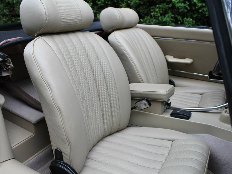 Image 13/18 of Jaguar Type E V12 (1973)