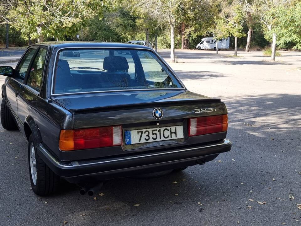 Image 93/100 of BMW 323i (1984)