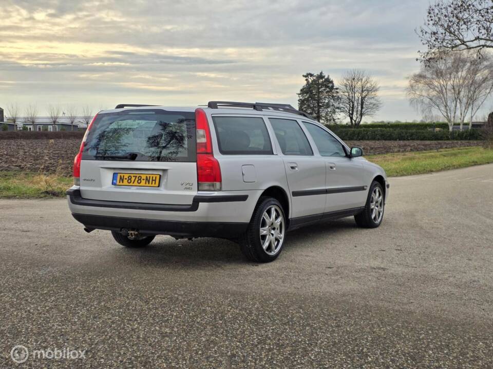Image 9/39 de Volvo V 70 XC 2.4T (2001)