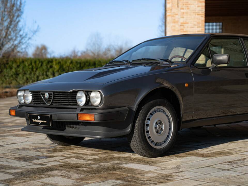 Bild 12/50 von Alfa Romeo GTV 6 2.5 (1981)