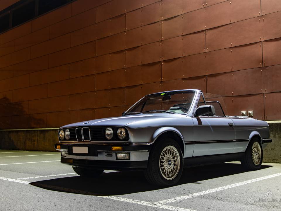Image 35/39 de BMW 325i (1990)