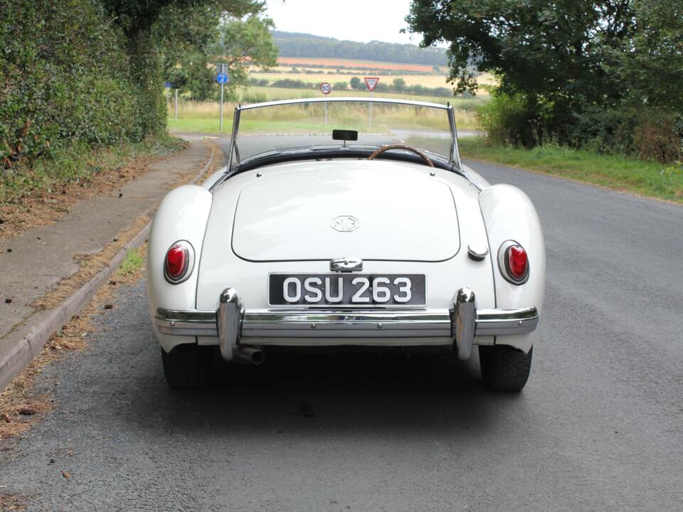 Image 5/15 of MG MGA 1500 (1958)