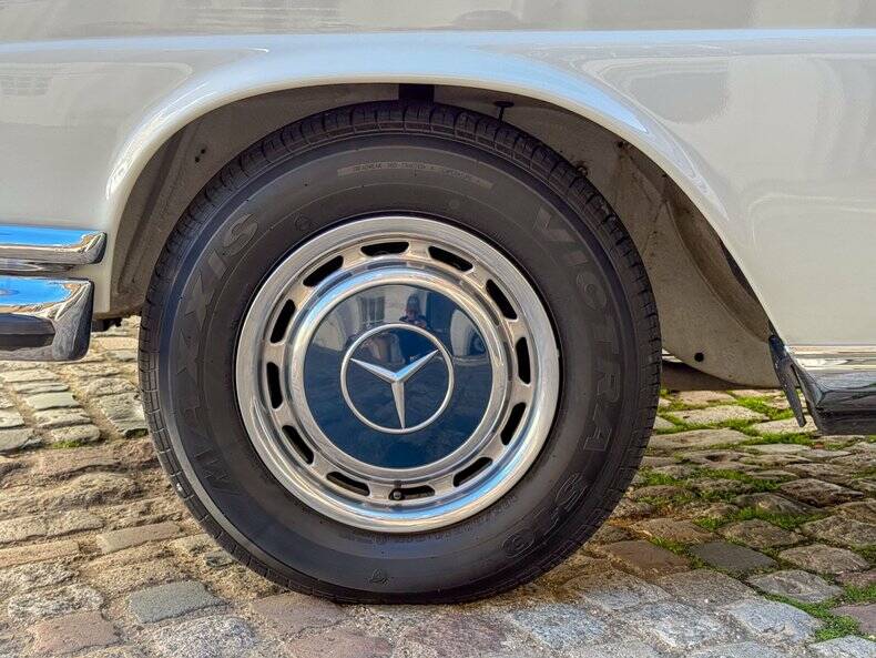 Image 43/50 of Mercedes-Benz 280 SE 3,5 (1971)