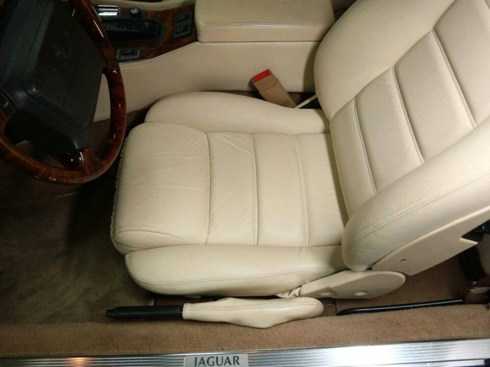 Image 13/49 de Jaguar XJS 4.0 (1995)