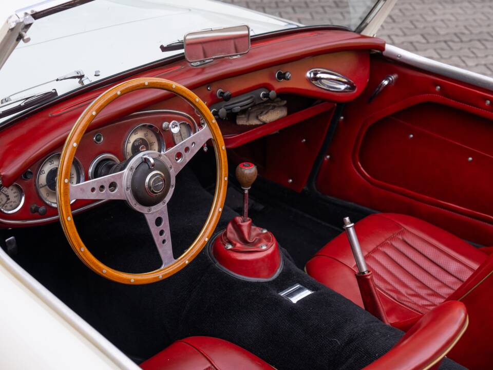Image 33/72 de Austin-Healey 3000 Mk II (BJ7) (1962)