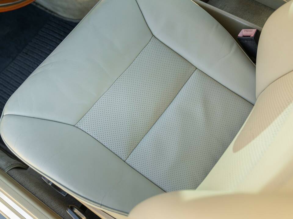 Afbeelding 25/50 van Mercedes-Benz 200 CE (1992)