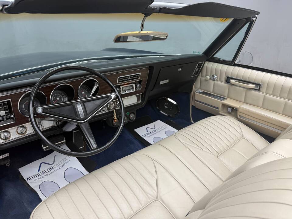 Image 11/23 of Oldsmobile Ninety-Eight (1968)