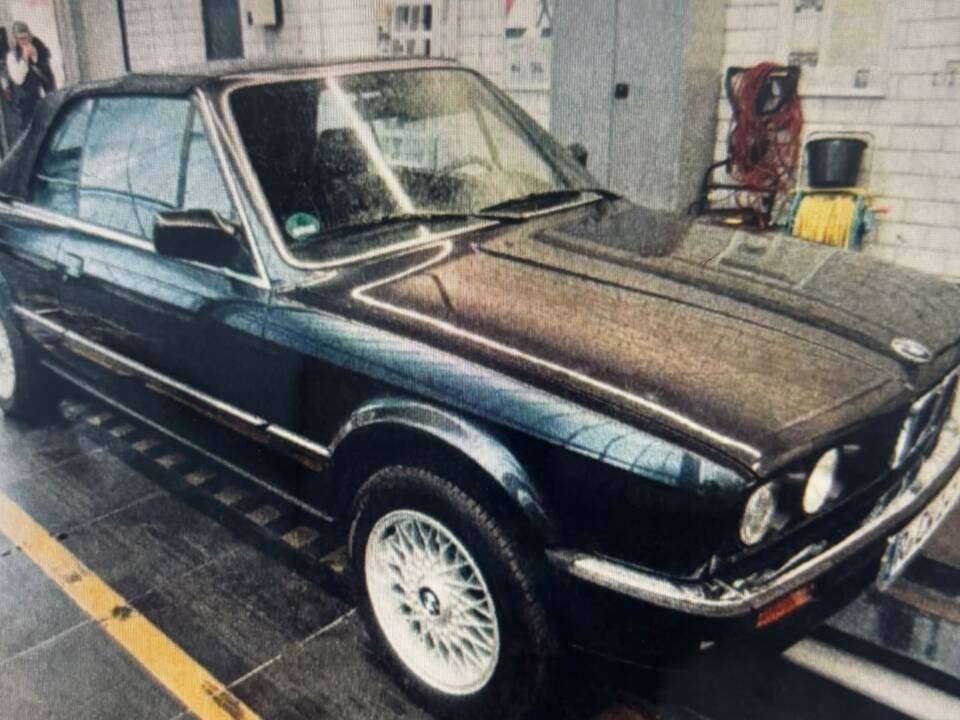 Image 3/5 of BMW 320i (1989)