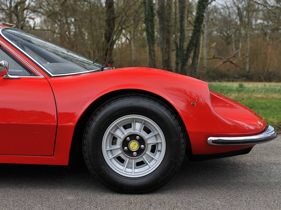 Image 13/27 of Ferrari Dino 246 GT (1972)