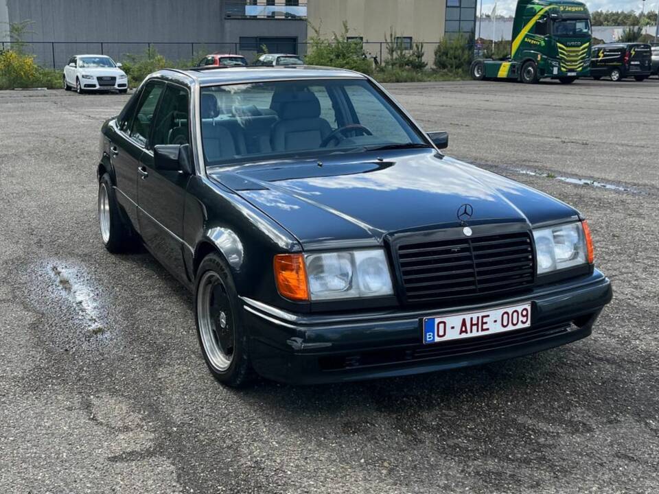 Image 6/8 of Mercedes-Benz 400 E (1991)