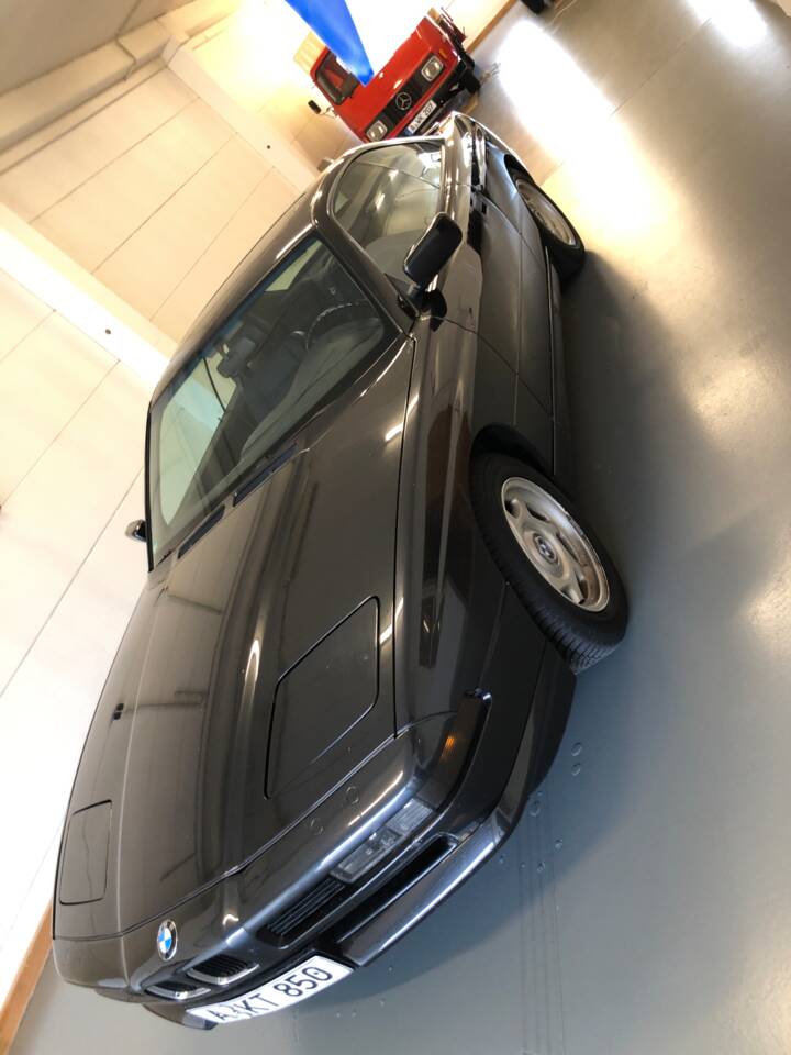 Bild 9/9 von BMW 850i (1990)