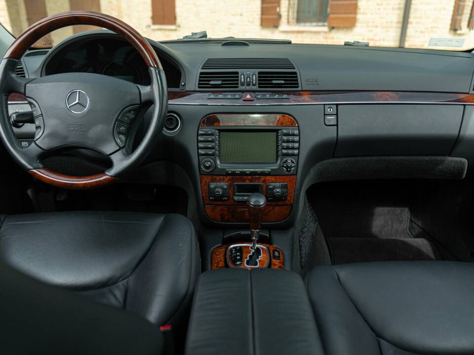 Image 19/50 of Mercedes-Benz S 500 (2007)