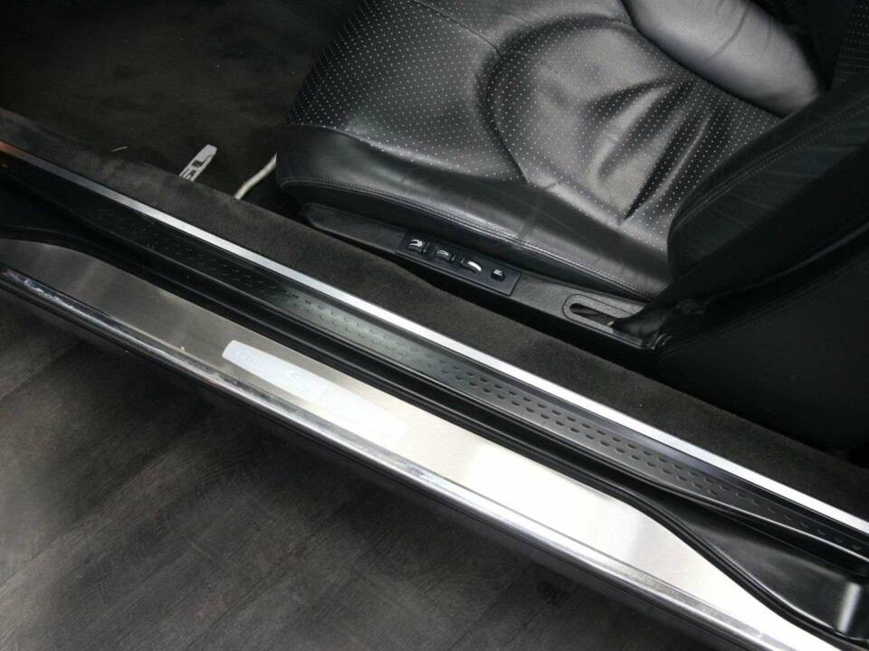 Image 19/49 of Mercedes-Benz SL 500 (2000)