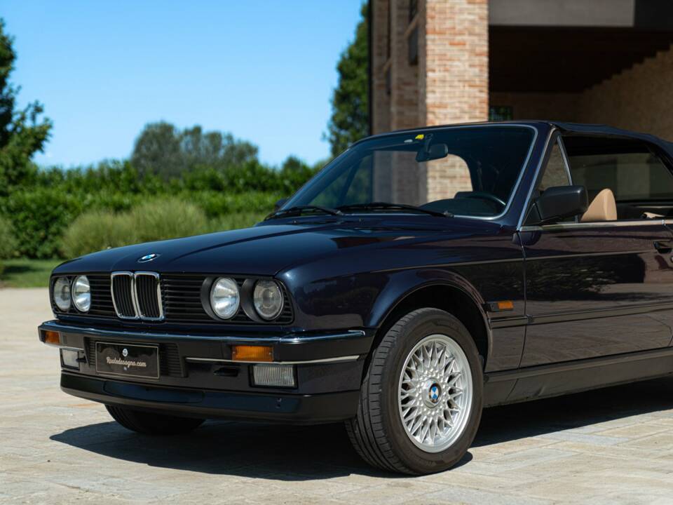 Image 12/50 of BMW 320i (1989)