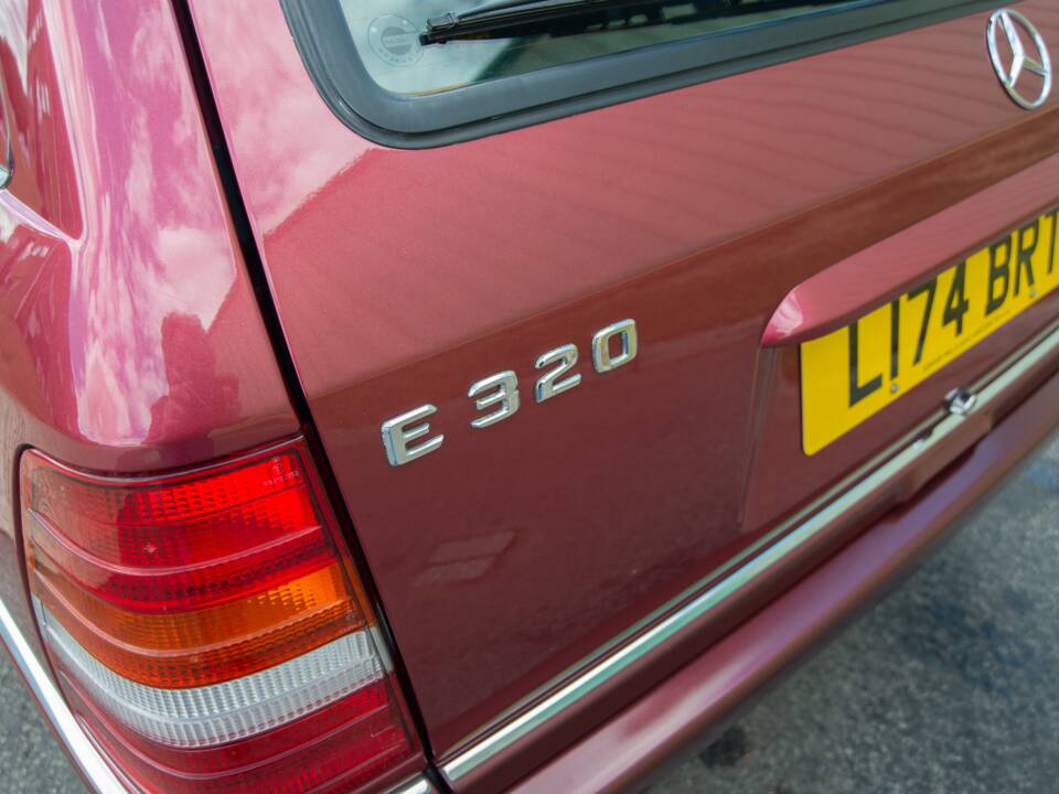 Bild 28/28 von Mercedes-Benz E 320 T (1993)