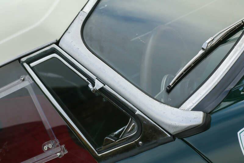 Image 32/50 of MG MGB GT (1965)