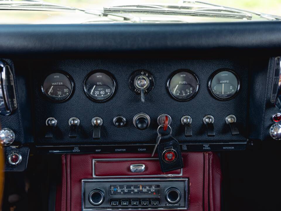 Image 14/20 de Jaguar Type E (2+2) (1967)