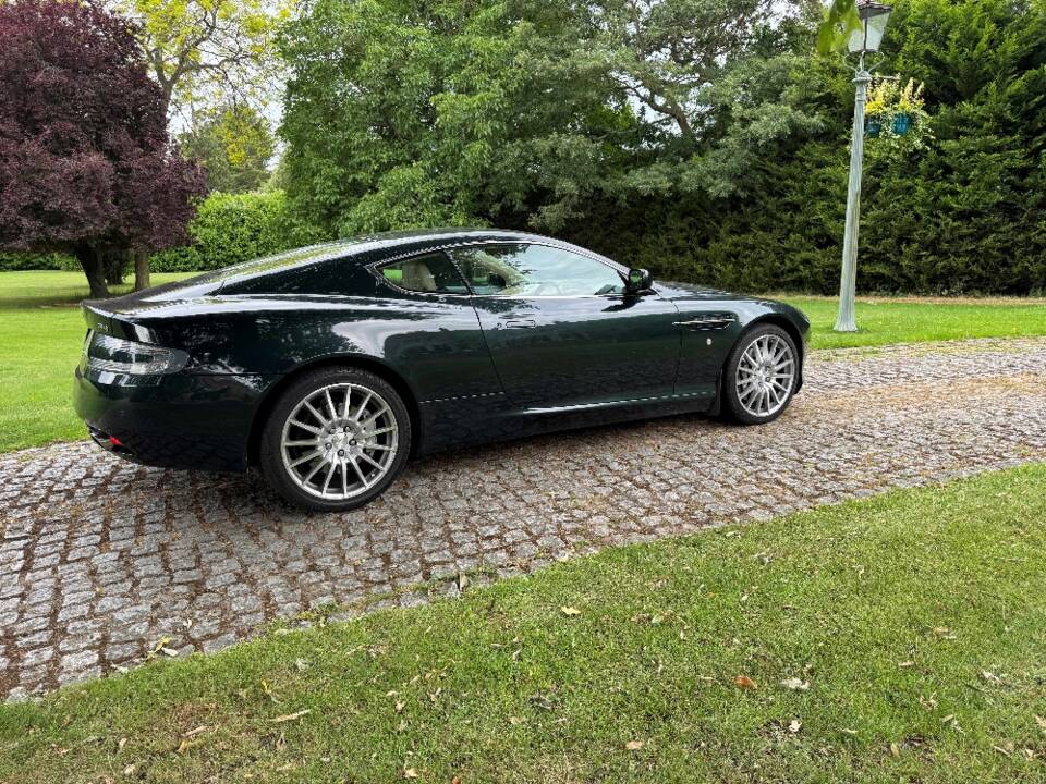 Image 15/43 of Aston Martin DB 9 (2008)