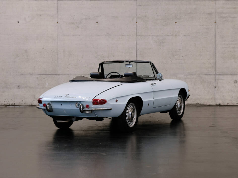 Image 4/23 of Alfa Romeo 1750 Spider (1969)