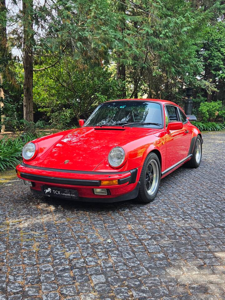 Immagine 22/37 di Porsche 911 Carrera 3.2 (1985)