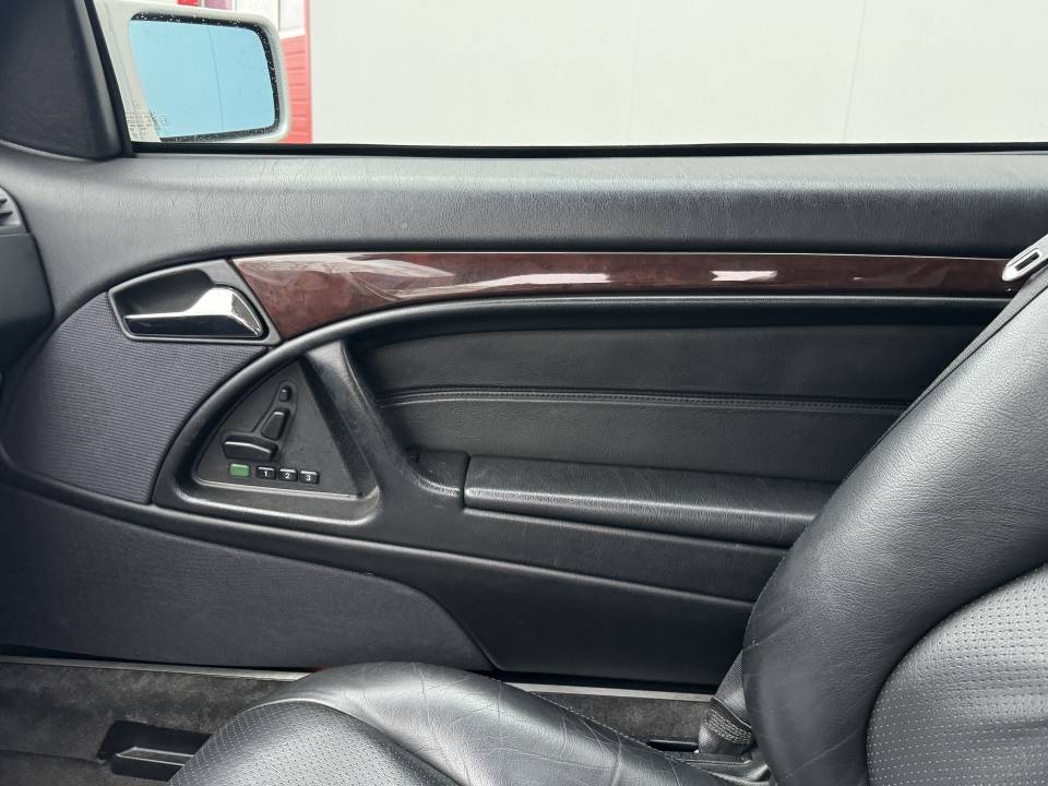 Bild 18/37 von Mercedes-Benz SL 500 (1996)
