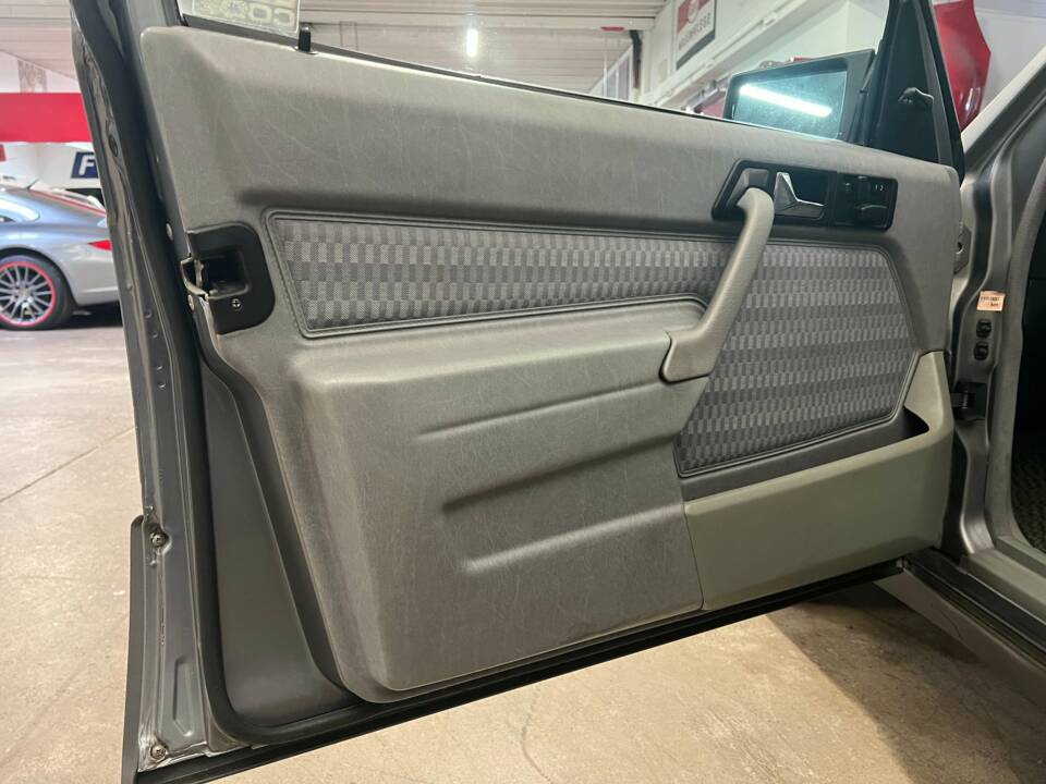 Image 7/22 of Mercedes-Benz 190 E 2.3 (1992)