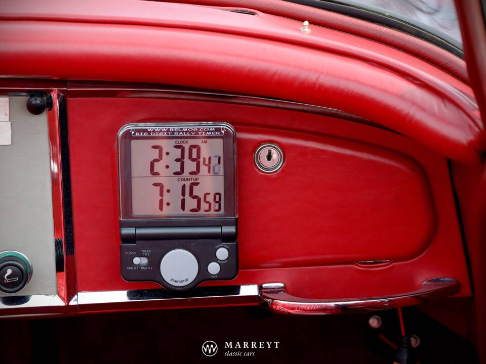 Image 61/78 of Jaguar XK 150 3.4 S OTS (1958)