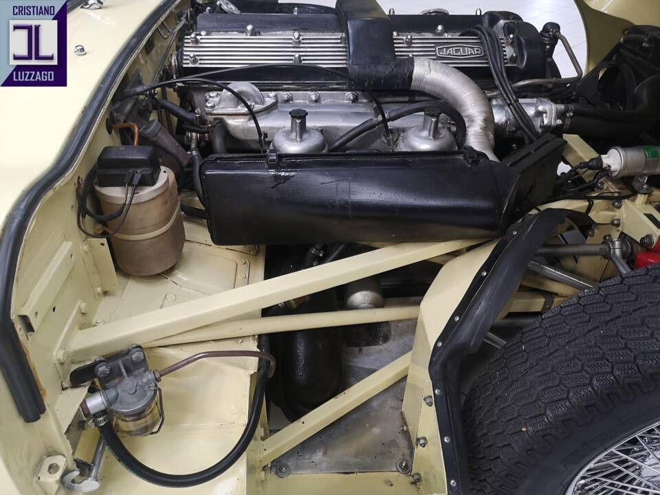 Image 46/51 de Jaguar E-Type (1970)