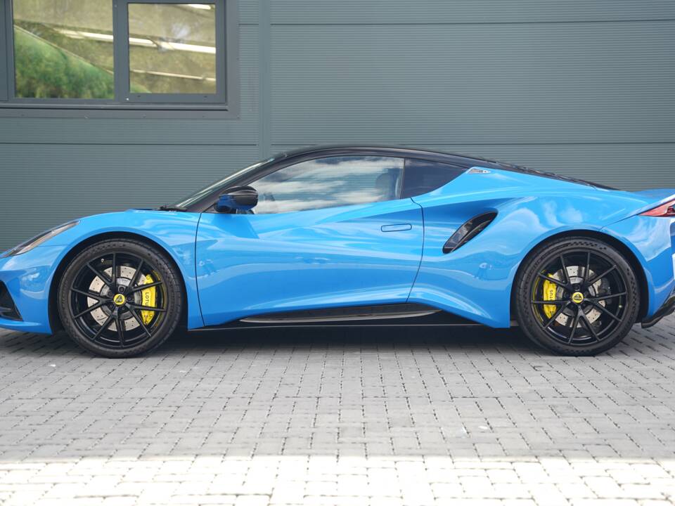 Image 6/50 of Lotus Emira "First Edition" (2022)