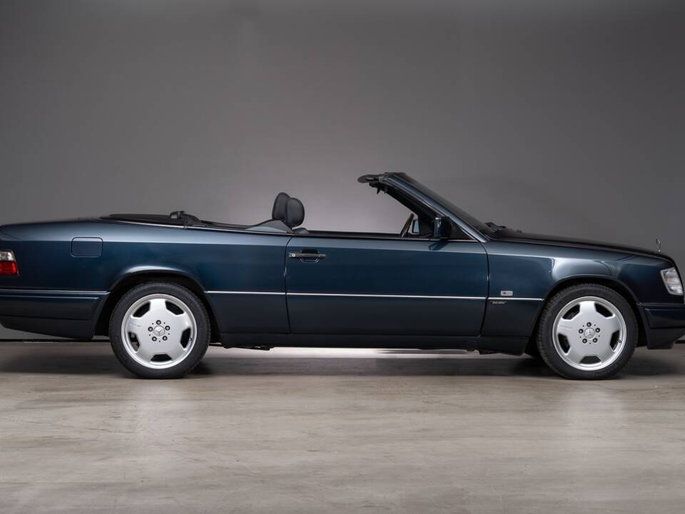 Image 7/28 of Mercedes-Benz E 320 &quot;Final Edition&quot; (1997)