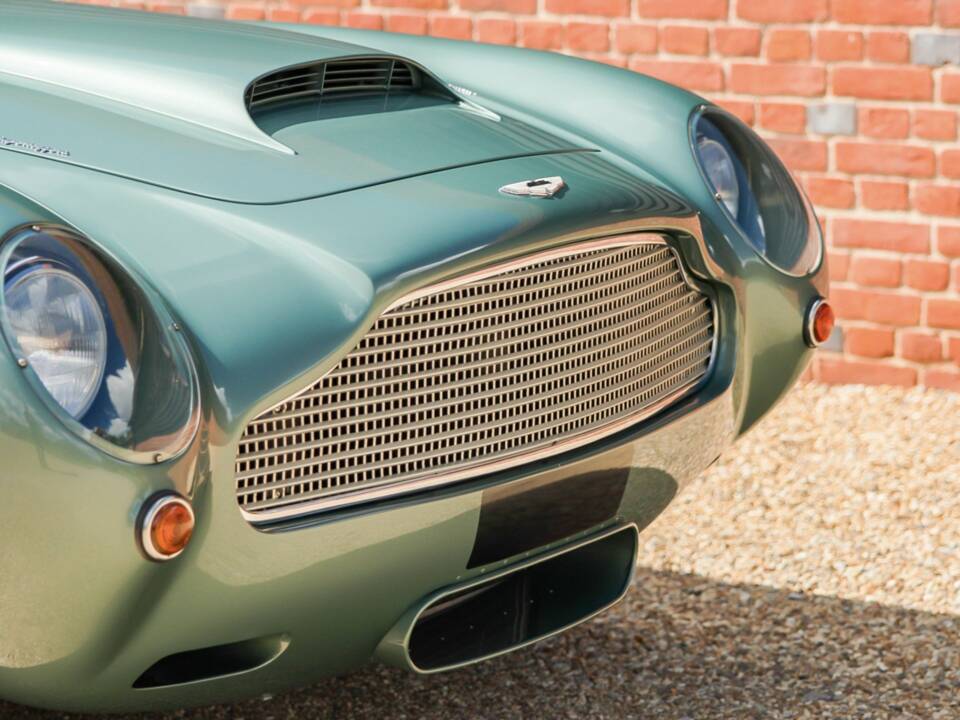 Image 36/50 of Aston Martin DB 4 GT (1961)