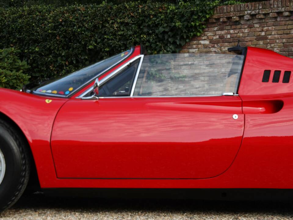 Image 42/50 of Ferrari Dino 246 GTS (1974)