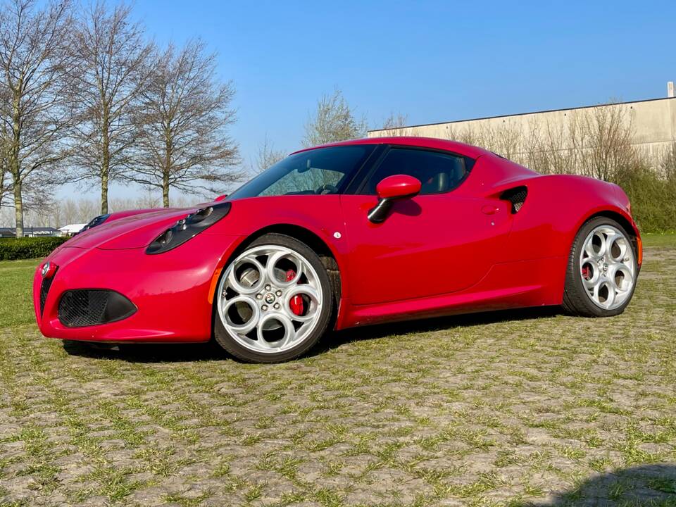 Image 2/18 of Alfa Romeo 4C (2015)