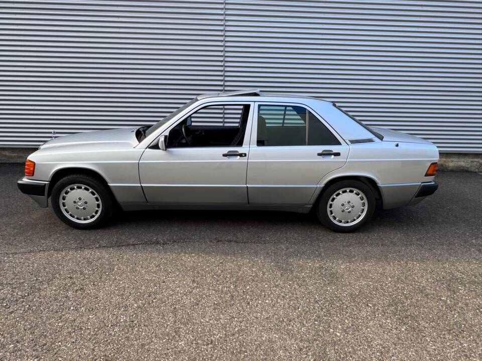 Bild 26/41 von Mercedes-Benz 190 E 2.0 (1992)